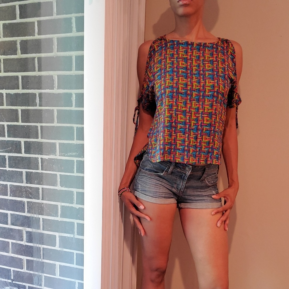 Global Desi Geometric Patterned Print Shi